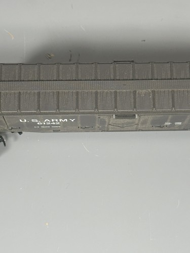 AHM HO Scale # 900112 U.S. ARMY FLATCAR with TANK And Rail Box Car - Picture 9 of 9