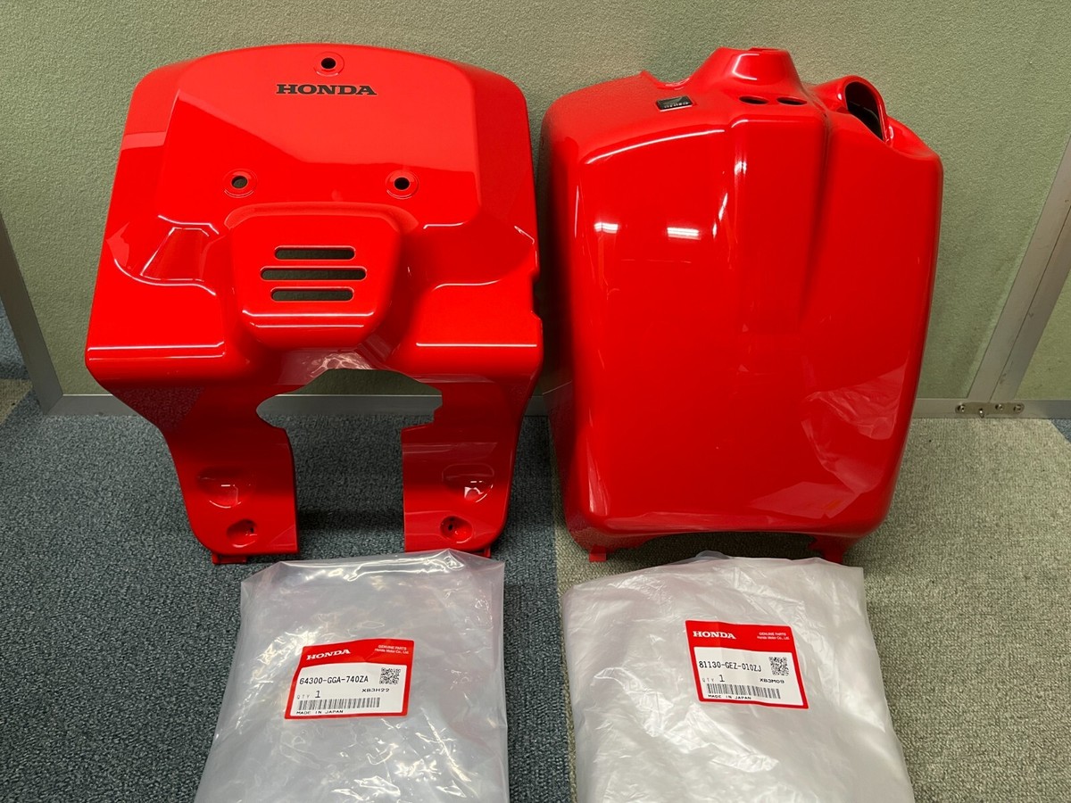 HONDA NPS50 RUCKUS BATTERY PLASTIC GLOSS 64300-GGA-740ZA 81130-GEZ