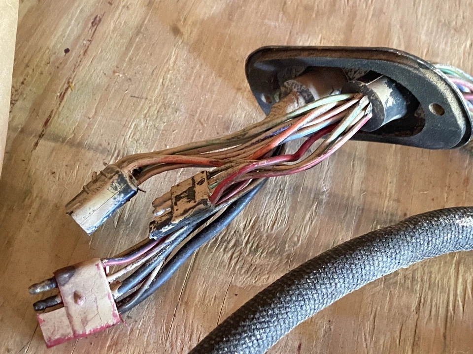 Arnés de cableado de alimentación del motor Ford con ojal cortafuegos -- Lincoln Continental 1966 Foto 3 de 4