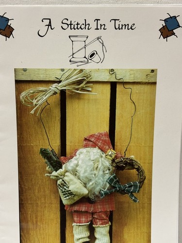 A Stitch In Time #121 Santa Holiday 9" Cloth Wall Hanging Pattern 1994 - Picture 2 of 10