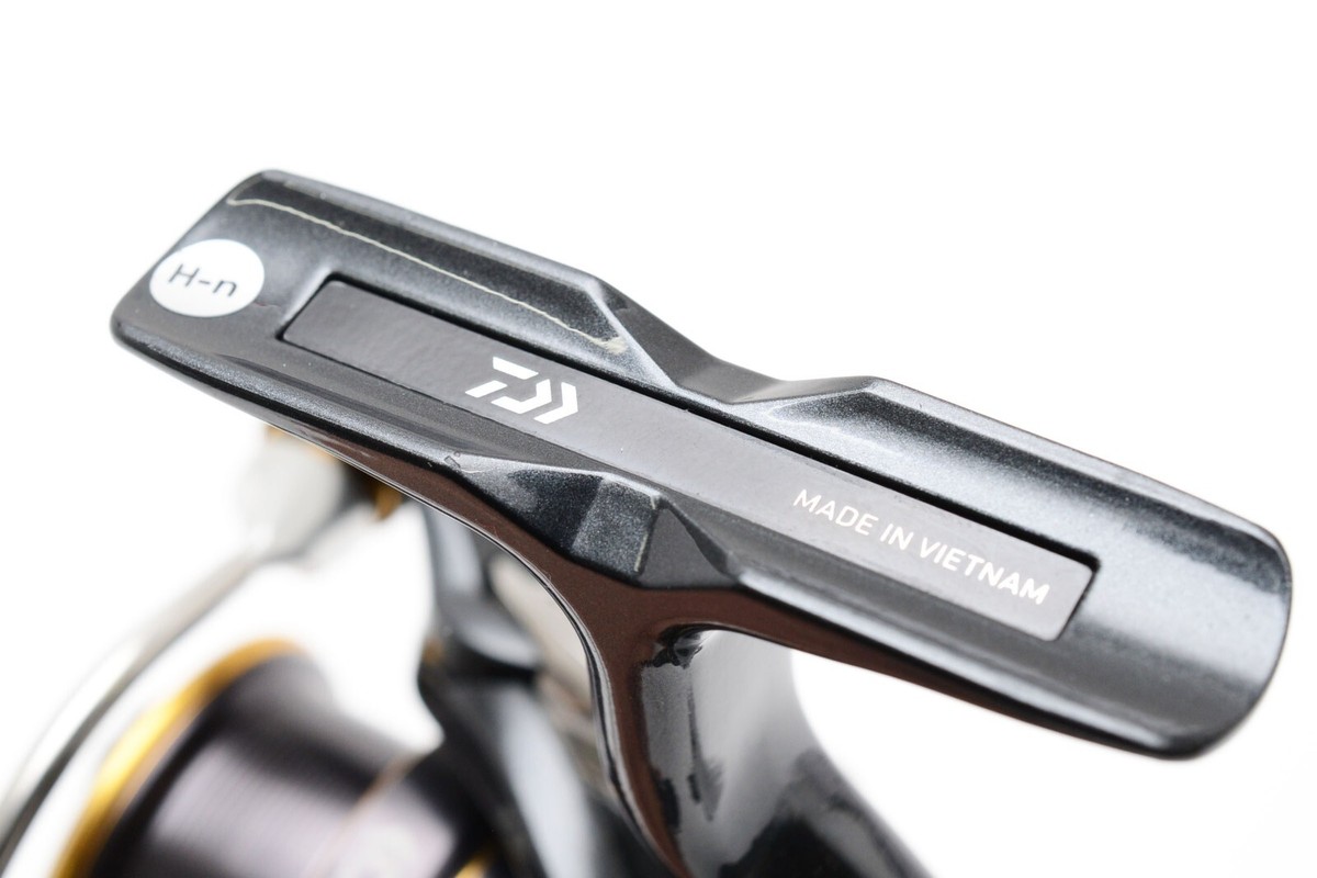 21 カルディア　CALDIA FC LT 2000S Daiwa 21 Caldia FC LT 2000S-H Spinning Reel Near Mint from