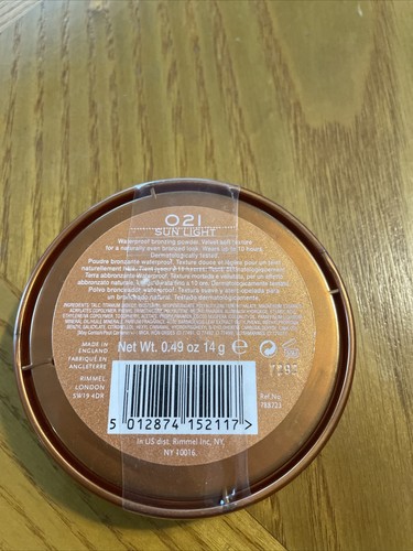 Rimmel London Natural Bronzer Waterproof Bronzing Powder, 021 Sun Light 14g H-14 - Picture 2 of 2