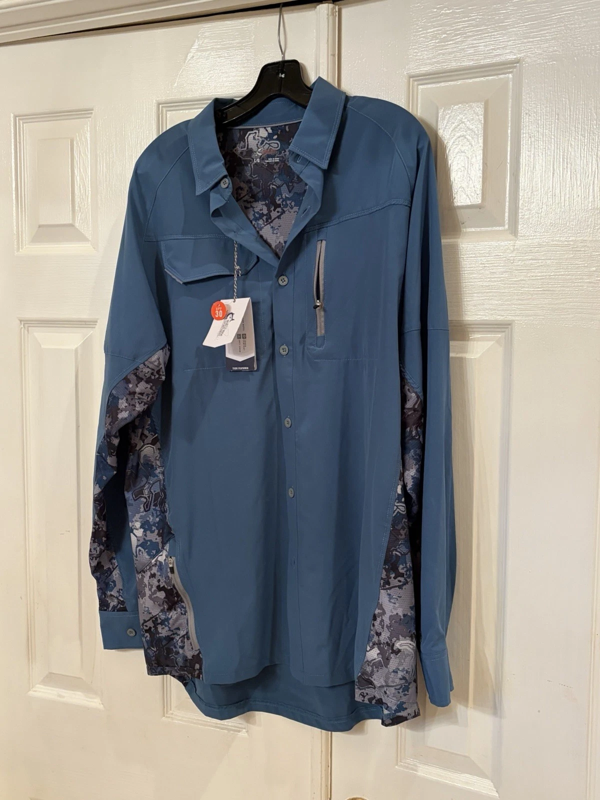 NWT Salt Water Big Game Sun Protective Long sleeve fishing shirt, size L
Opens in a new window or ta
