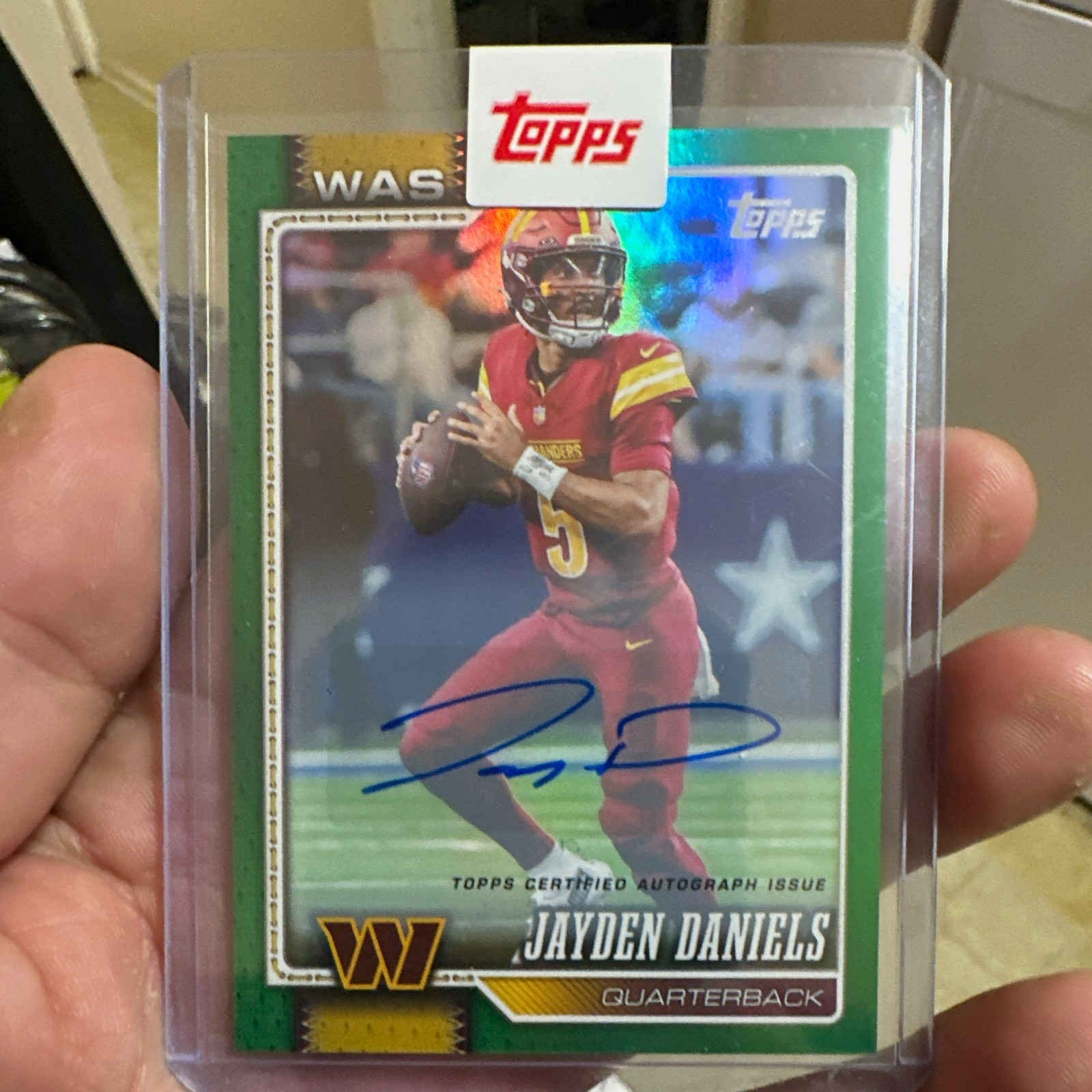 Topps 2026 Flagship Jayden Daniels Commanders QB #196 Green Auto /99