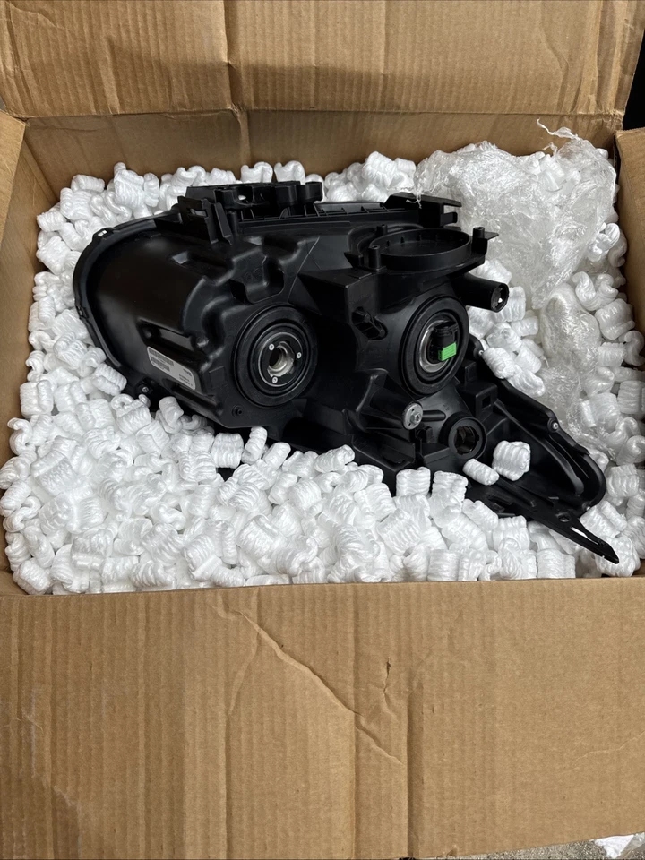 2011 2012 Nissan Rogue Headlight Right RH Passenger OEM Xenon HID Headlamp - Image 3 of 3