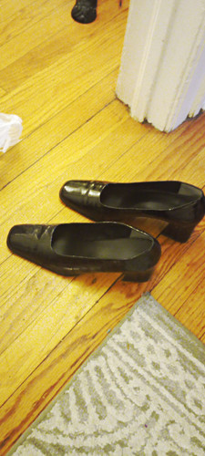 Nine West Women’s Black Leather Square Toe Slip-On Block Heel Pumps Size 9
