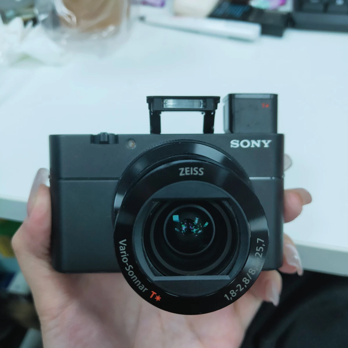 Sony Cyber-shot DSC-RX100 V Less than 3x Optical Zoom Digital