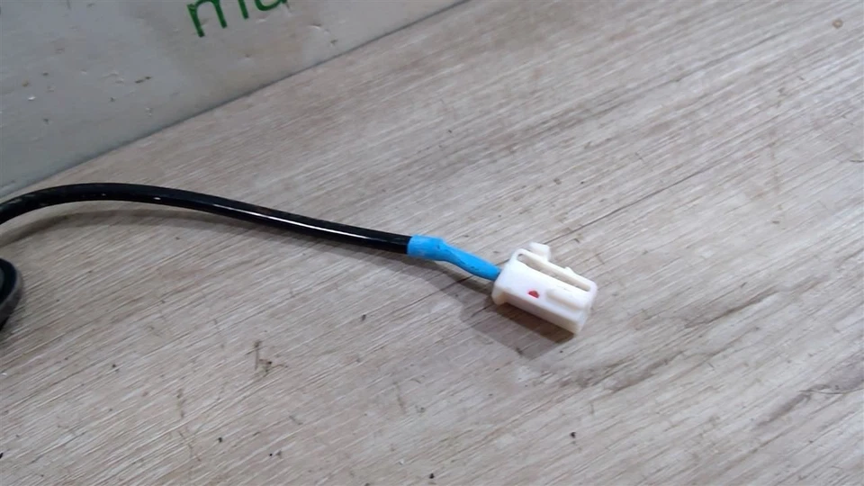 Sensor de velocidad ABS trasero izquierdo Hyundai Accent 2015-2017 OEM 95680-1R100 Foto 3 de 4