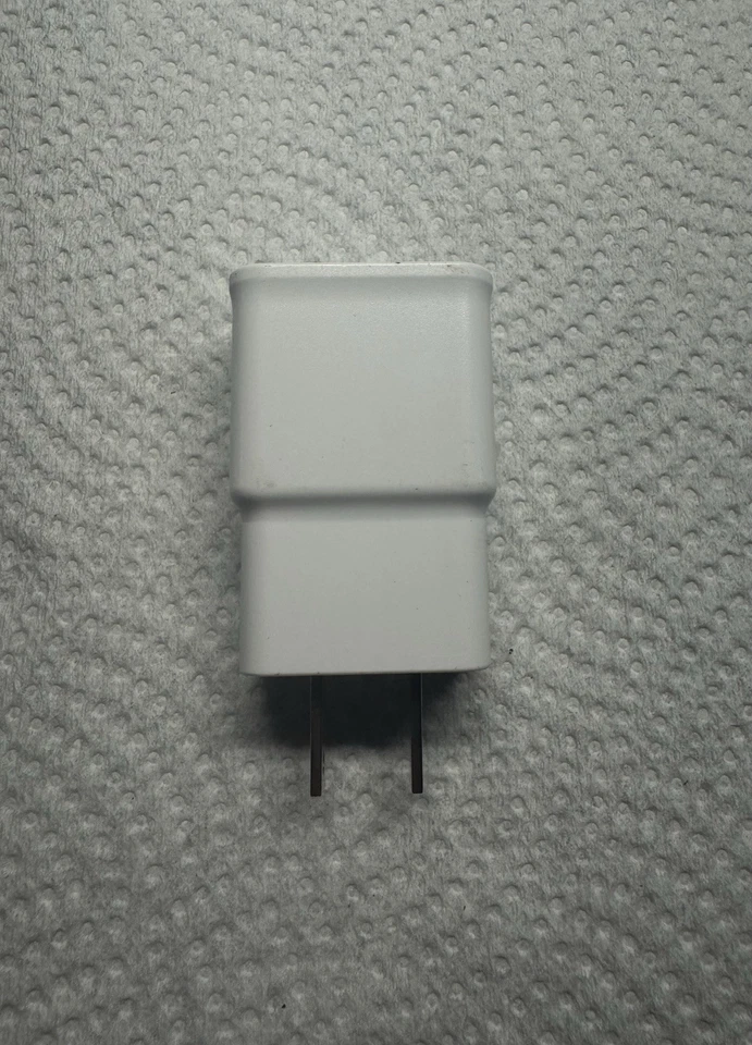Cargador de pared/adaptador de viaje USB único Samsung (5V/1,55A) - blanco (EP-TA50JWE) Foto 2 de 4