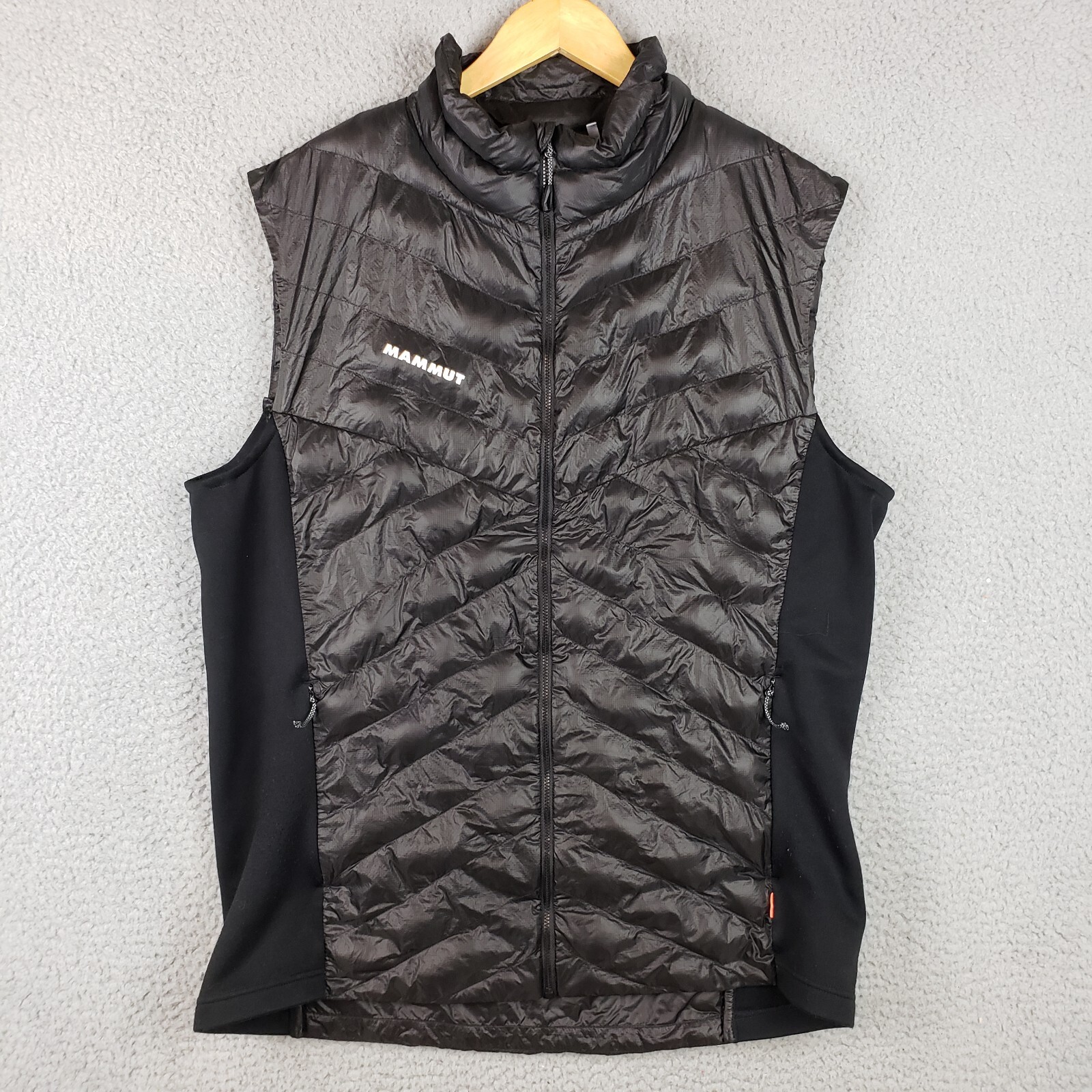 Chaleco híbrido Mammut Albula IN para hombre negro talla XL aislado