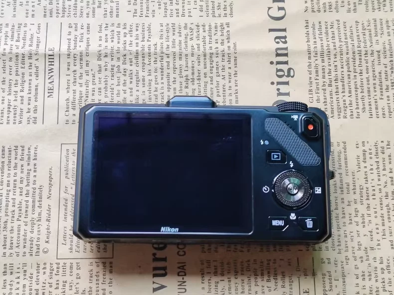 Nikon COOLPIX S9300 16.0MP 18x Optical Zoom Digital Camera Black - Image 2 of 2