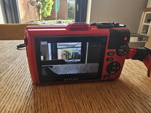 Olympus Tough TG-4 Stylus Compact Digital Camera - excellent condition - Picture 3 of 10
