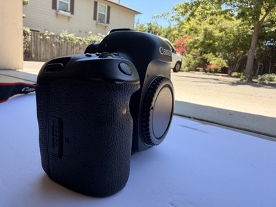 Canon EOS 5D Mark IV 30.4MP Digital SLR Camera - Black (Body Only)