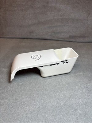 Pampered Chef Adjustable Slide Measuring Cup 1/4 to 1 cup ML On Other Side White