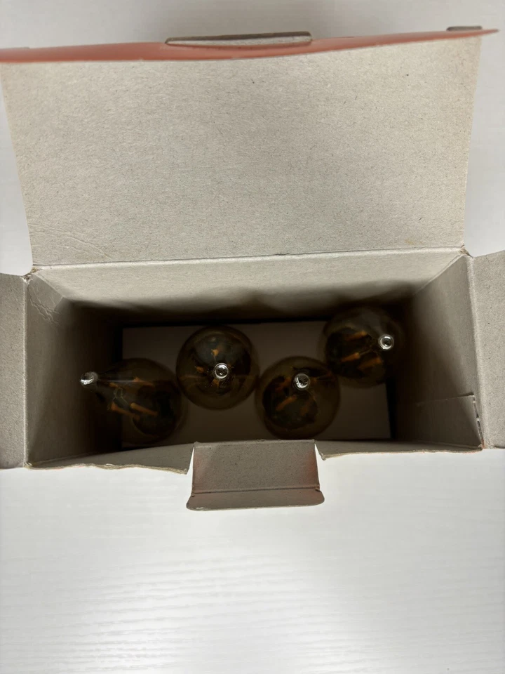 4 -Sylvania Vintage LED Ámbar Brillo 40 vatios equivalente Vela Decorativa Punta Doblada Foto 4 de 4