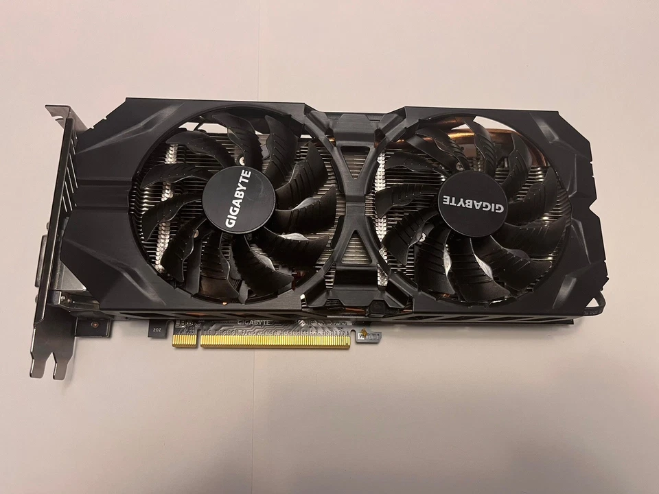 Gigabyte AMD Radeon R9 390 WindForce 8GB GDDR5 GV-R939G1-GAMING-8GD - Image 4 of 4