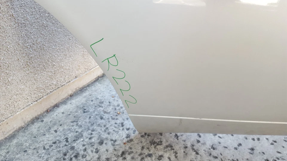 2002-2006 LEXUS ES ES300 ES330 REAR BUMPER COVER OEM 52159-33170 LR222 - Image 3 of 4