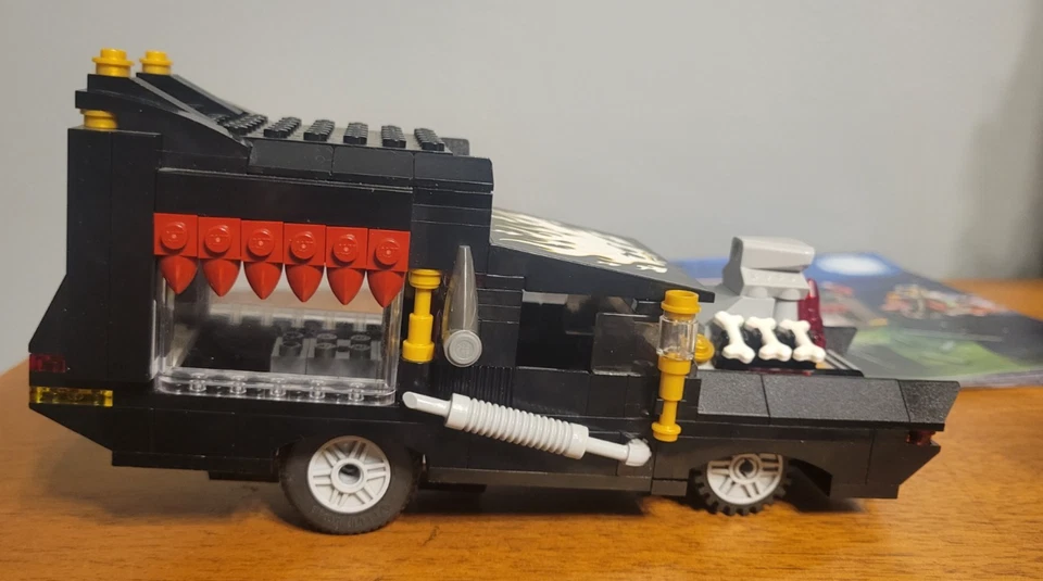 LEGO Monster Fighters: The Vampyre Hearse (9464), Vampire, Zombie, Casket - Image 3 of 4