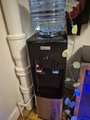 Water Cooler Igloo 5 Gallon With Hot And Cold Dispeing Features