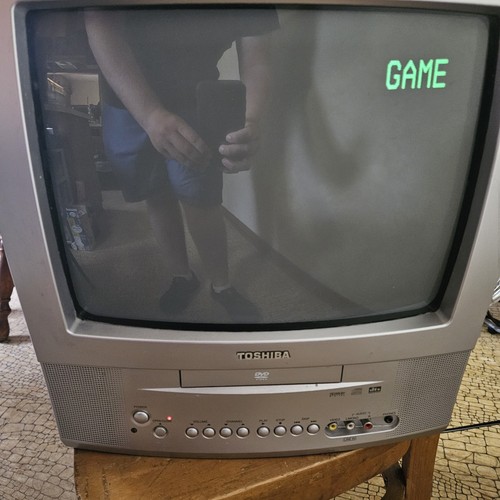 Toshiba Model MD13Q42 CRT 13" TV/DVD Combo Retro Gaming TV mit Handbuch ohne Fernbedienung - Bild 23 von 24