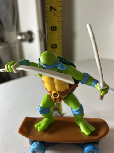 Teenage Mutant Ninja Turtles Leonardo Sewer Shredders Pull Back Skateboard Toy - Picture 8 of 9