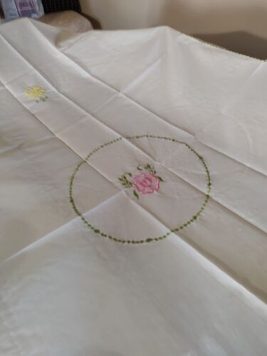 Vintage Unused Embroidered Tablecloth And 12 Napkins Set Exquisite Condition - Afbeelding 1 van 24