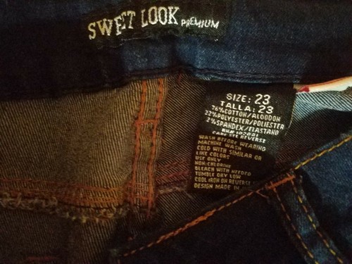 Junior's Boyfriend Dark Wash Distressed Jeans Size 0 - Picture 4 of 12