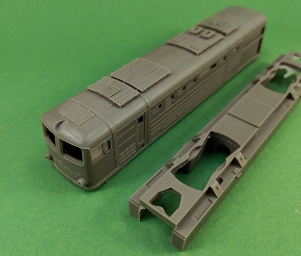 Diesel locomotive 2TE10L (2 sections) H0 1/87 Kit for assembly - Image 3 of 4