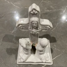 Vtg. Cross Crucifix ceramic White 5.5" Praying children Jesus Bisque porcelain