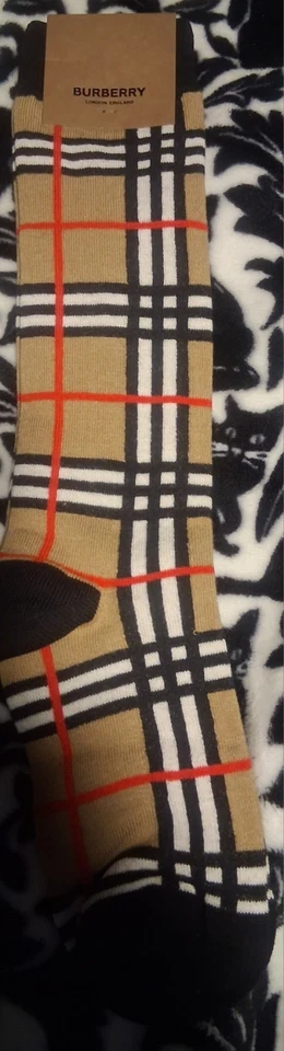 Calcetines estampados Burberry para niños Foto 2 de 4