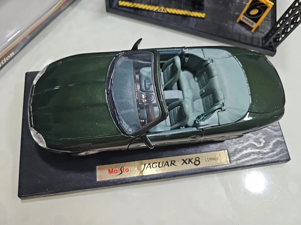 Jaguar XK8 CABRIOLET MAISTO 1996 SCALA 1/18 Con Box - Immagine 3 di 4