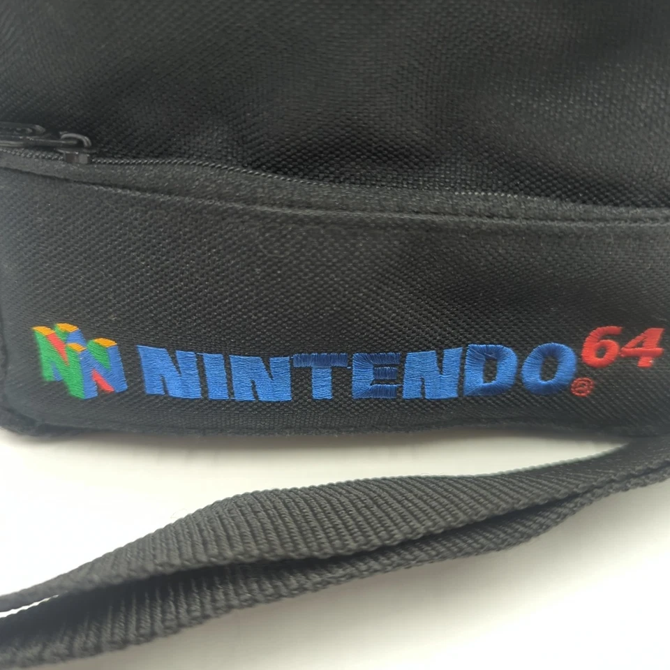 官方任天堂 64 品牌衬垫手提箱旅行包 N64 复古 — 第 3/4 张图片
