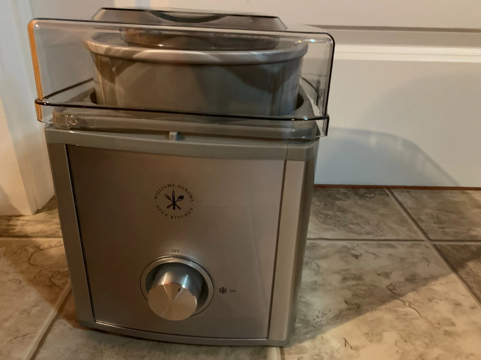 2 quart Williams Sonoma Hy 1702 Ice Cream Maker