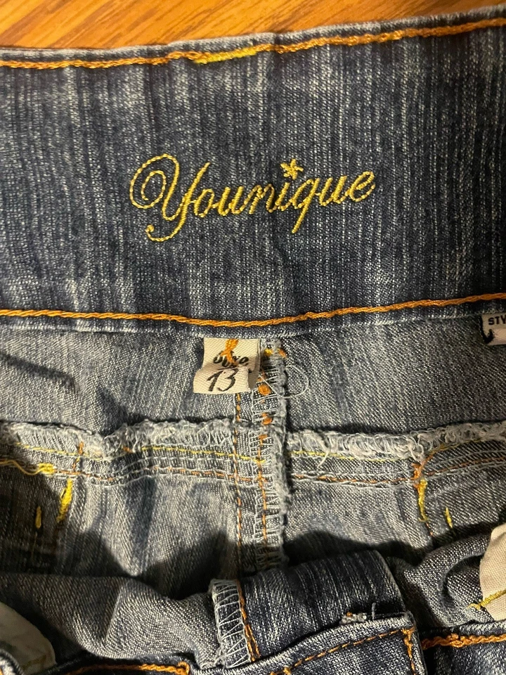 Pantalones cortos de mezclilla elásticos para mujer Younique talla 13 Foto 3 de 4