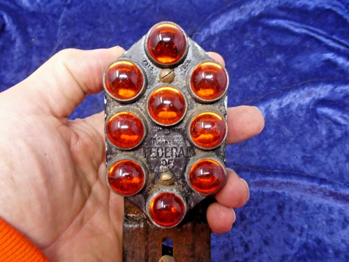 VTG FEDERAL 95 ORANGE GLASS CAT'S EYE REFLECTOR LICENSE PLATE TOPPER W/ MOUNT #2