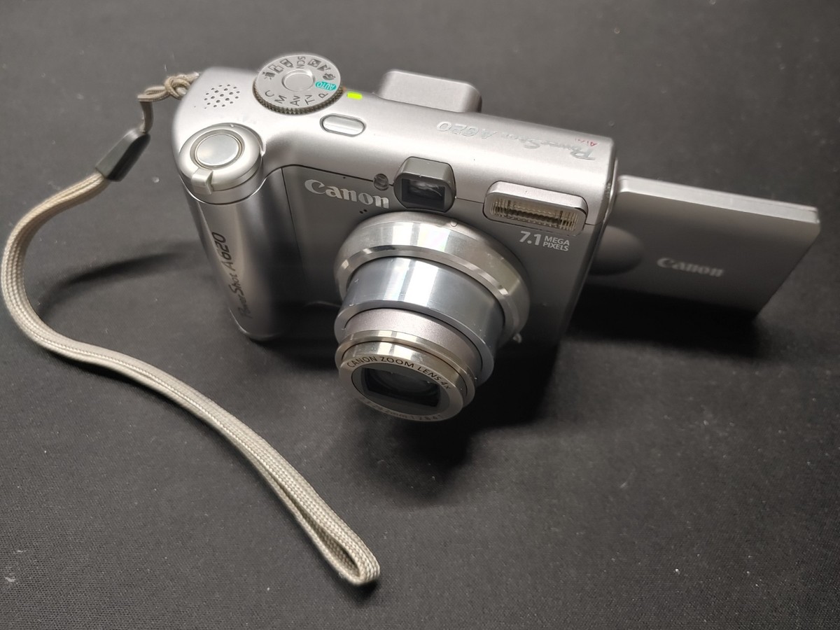 Canon PowerShot A620 7.1MP Digital Camera 2 GB SD & Case