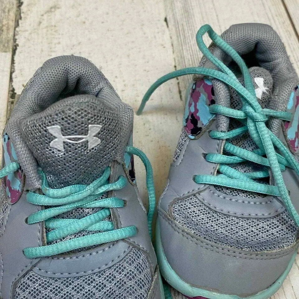 Under Armour Zapatillas Zapatos Niñas Pequeñas 5 Gris Turquesa Camuflaje Foto 2 de 4