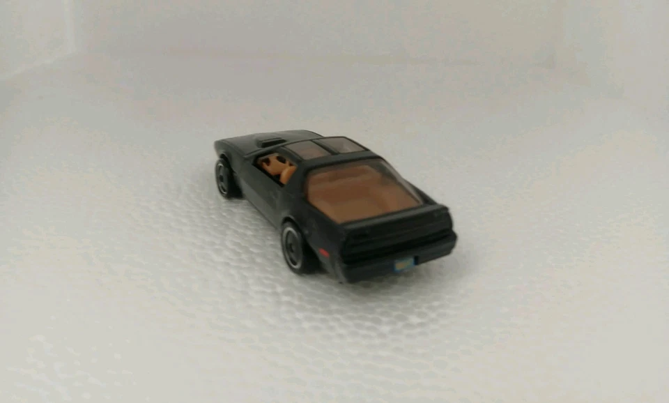 Knight Rider suelto Hot Wheels K.I.T.T. Escala 1/64 "Neumáticos Real Riders" Foto 3 de 3