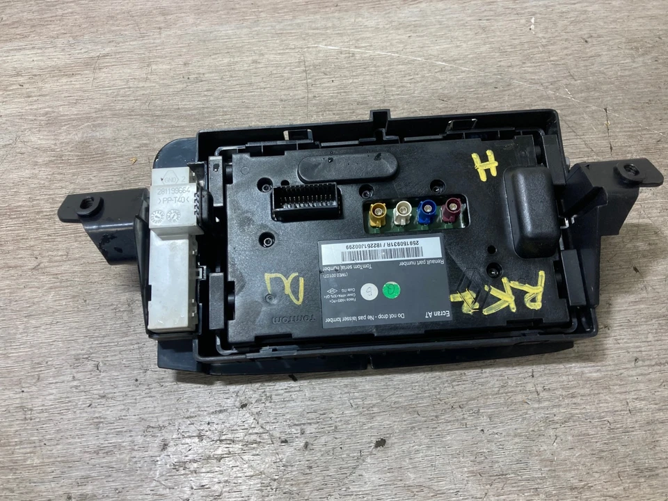 2011 RENAULT MEGANE TOMTOM SAT NAV DISPLAY SCREEN WITH SD CARD - Image 4 of 4