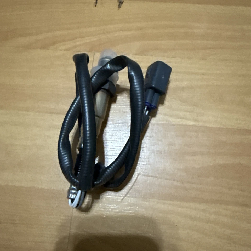 Bosch 13643 diseñado con sensor de oxígeno para Lexus IS300 2001 3,0 L-L6 Foto 3 de 4