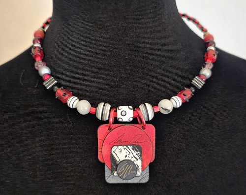 Suzanne Bellows Signed Hand Crafted Chunky Red & Black Silk Pendant Choker