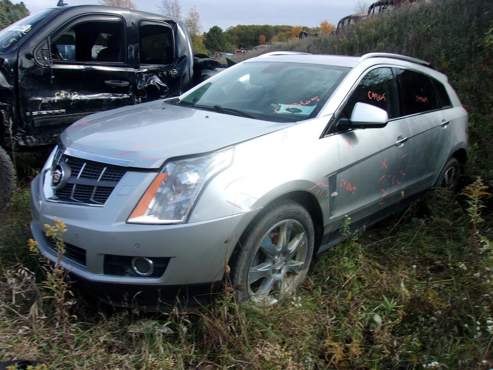Used Upper Engine Intake Manifold fits: 2010 Cadillac Srx 3.6L upper Upper Grade - Image 3 of 4
