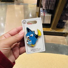 Prendedor Original Shanghai Disney 2025 Día de la Madre Buscando a Nemo Dory Insignia Nuevo