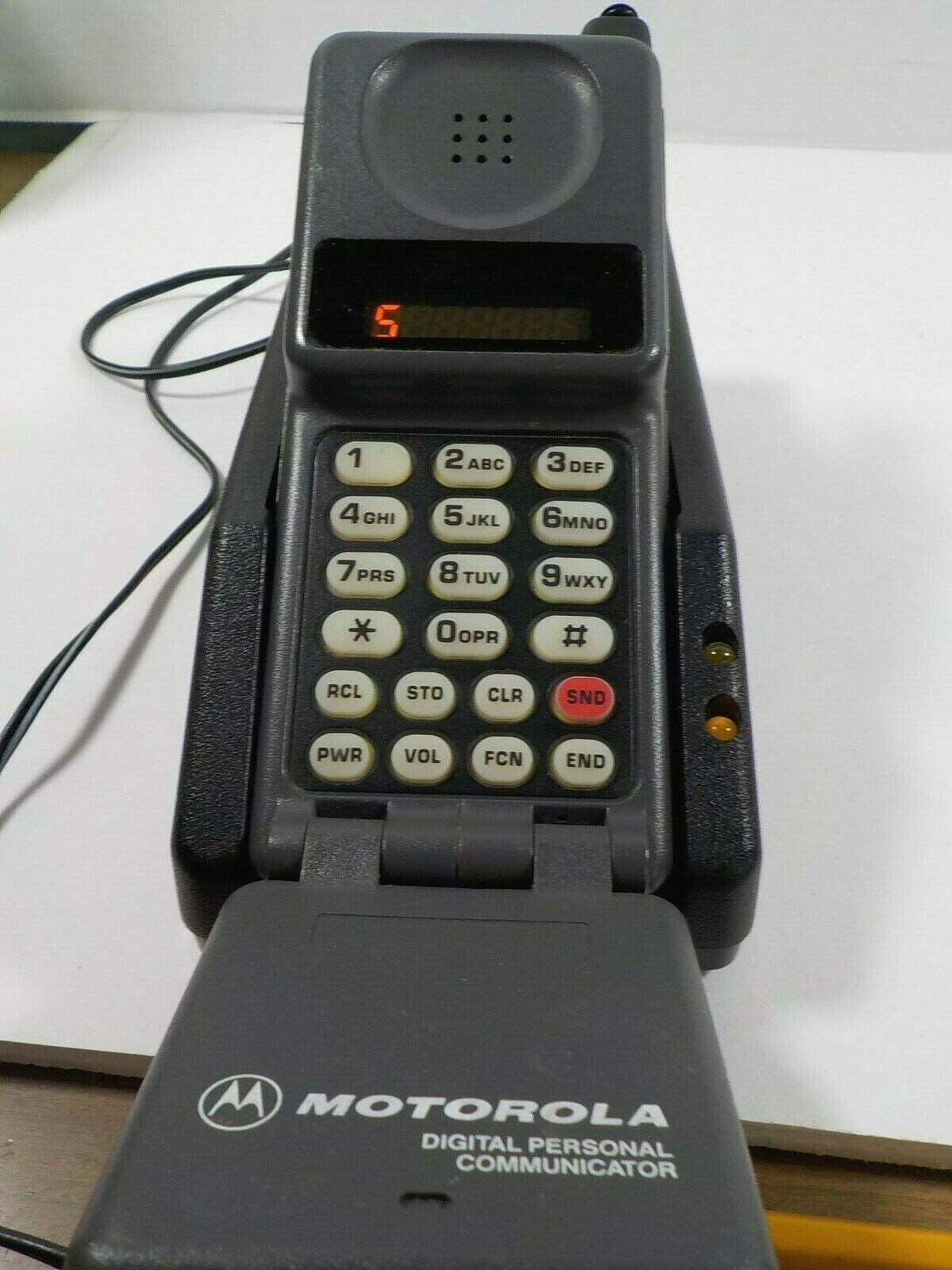 Motorola GTE Vintage Flip Cell Phone w/Charger and Cord~ Tested