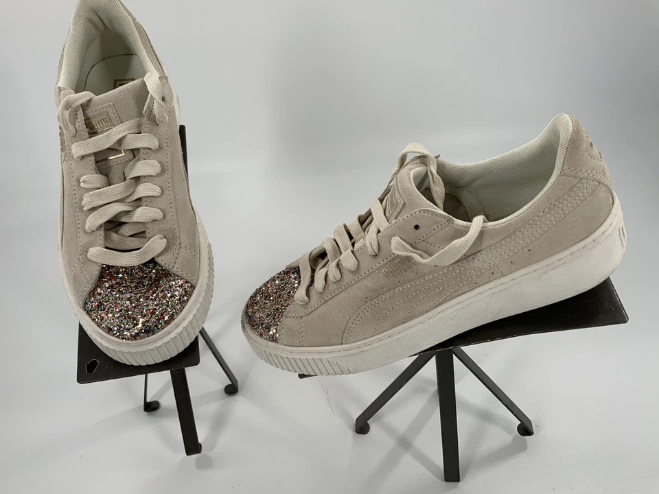 Sapatos femininos Puma de camurça cano baixo tamanho 9.5 bege biqueira de lantejoulas usada uma vez YGI I2S-22 - Imagem 2 de 4