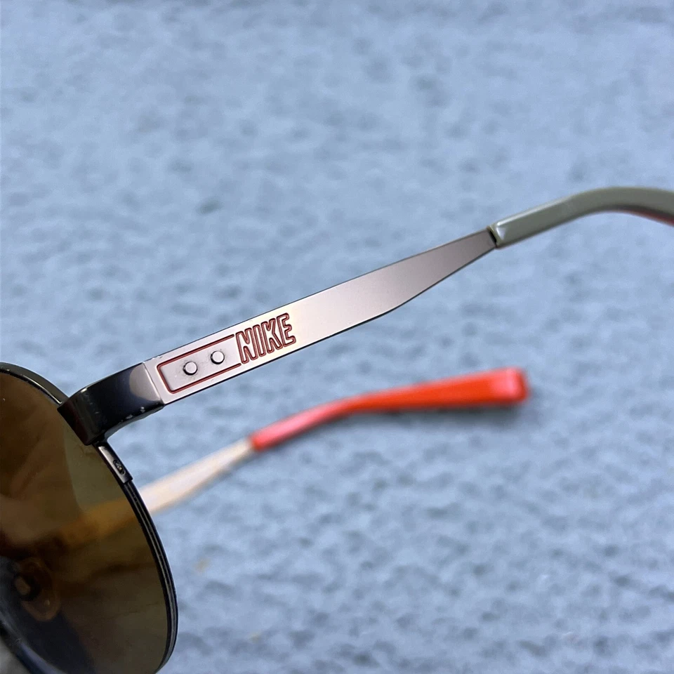 Очки солнцезащитные Nike Vintage82 Aviator EV0636 203 темно-коричневые линзы унисекс оранжевые - Изображение 3 из 4