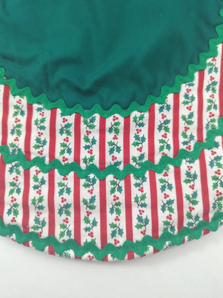 Set of 2 Vintage Christmas Placemats w/ Napkin Holder Cute Quilted Wreaths 15" - Image 4 of 4