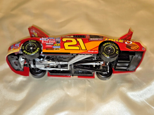 Action #21 Kevin Harvick Hersheys Take 5 Chevy Monte Carlo 1:24 Diecast Car - Picture 8 of 16