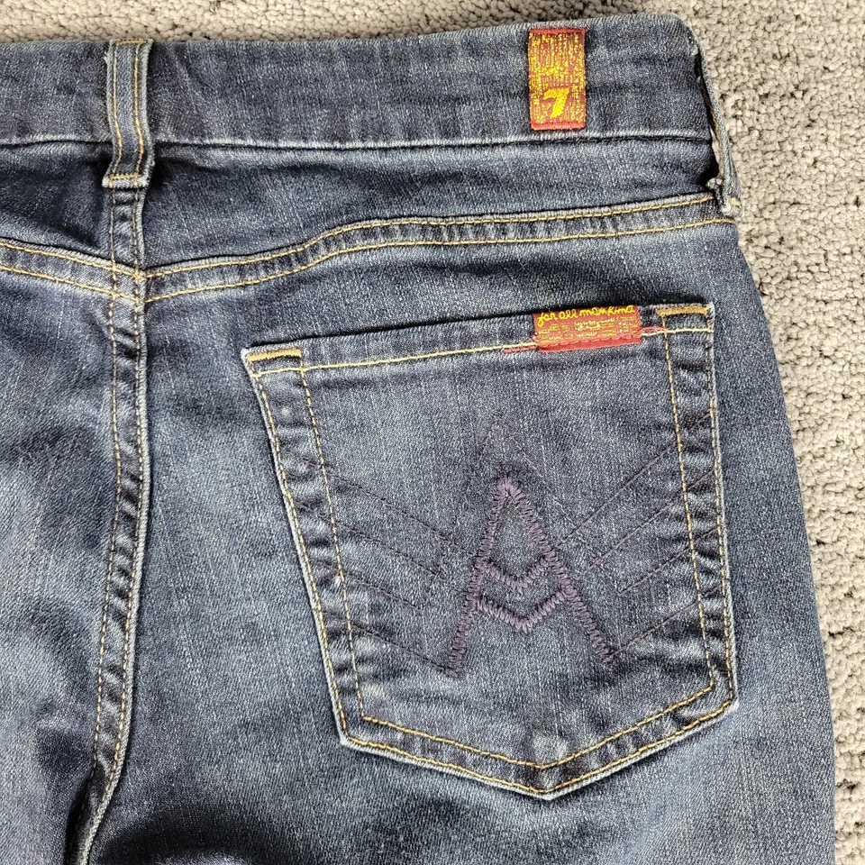 Pantalones de mezclilla para mujer 7 For All Mankind 27 azules con bolsillo tiro bajo acampanados lavado oscuro elásticos Foto 2 de 4