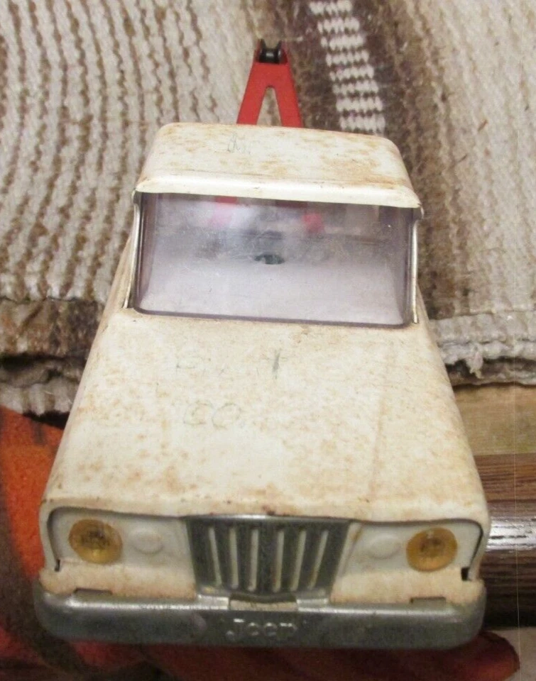 vintage tin Tonka tow truck 9" long hard rubber tires toys Jeep - Image 2 of 4